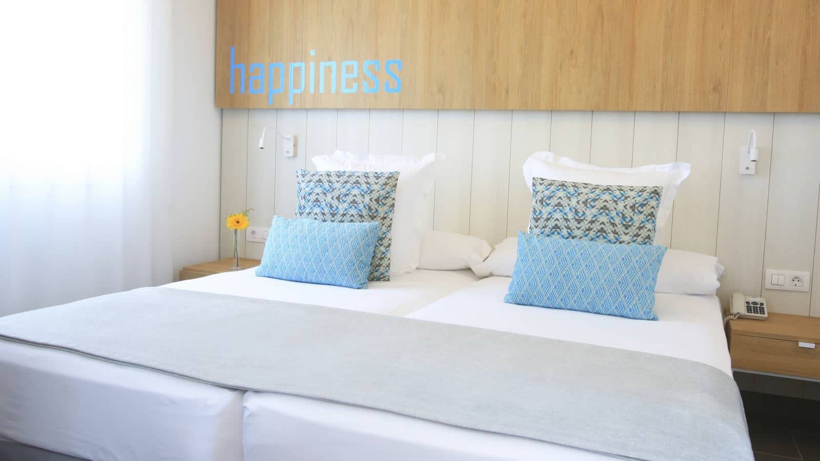 rooms-1-bedroom-suite-seaview-balcony