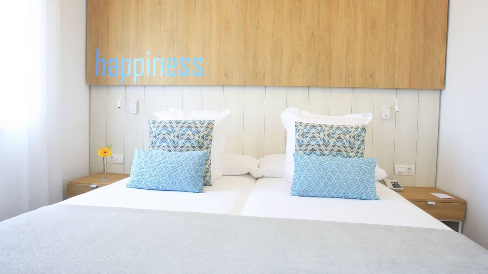 rooms-1-bedroom-suite-seaview-balcony