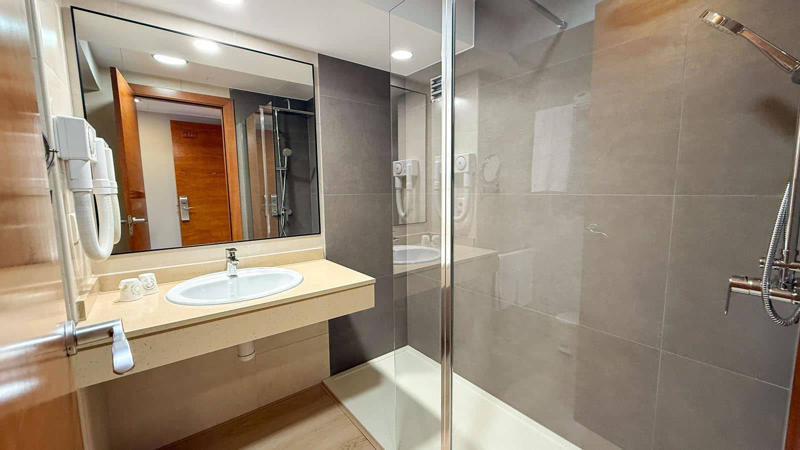 rooms-double-standard-room-balcony-or-terrace