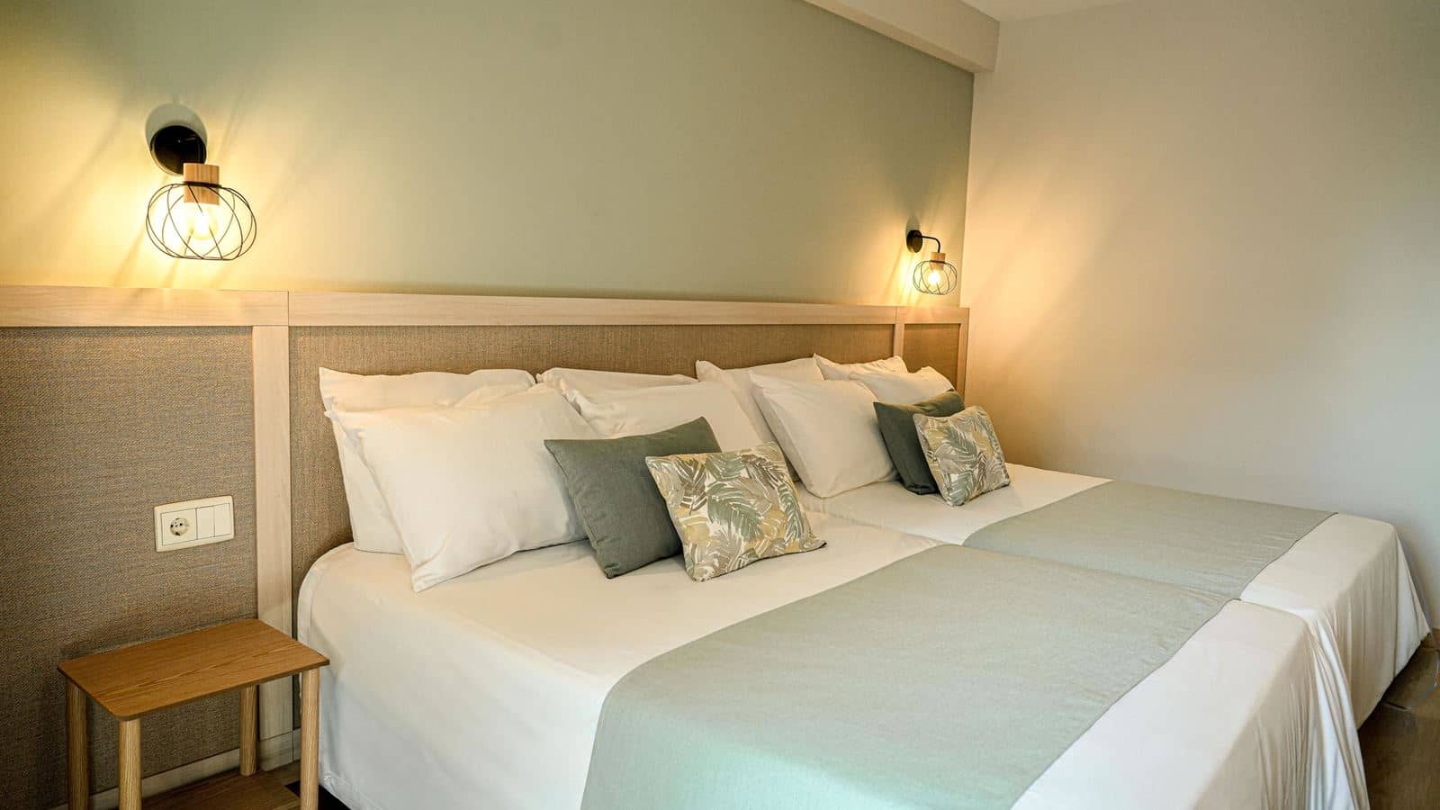 rooms-double-standard-room-balcony-or-terrace