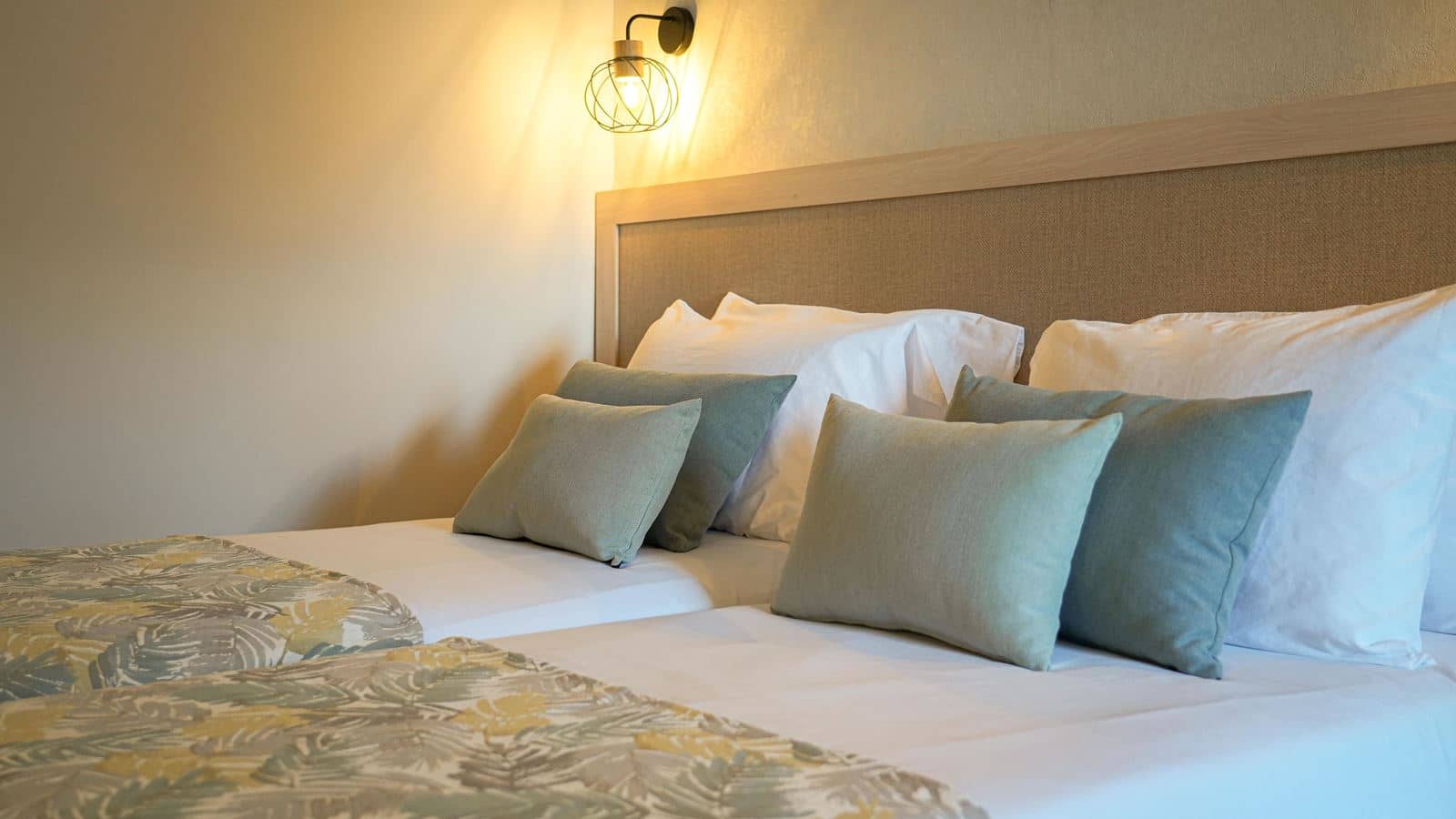 rooms-double-standard-room-balcony-or-terrace