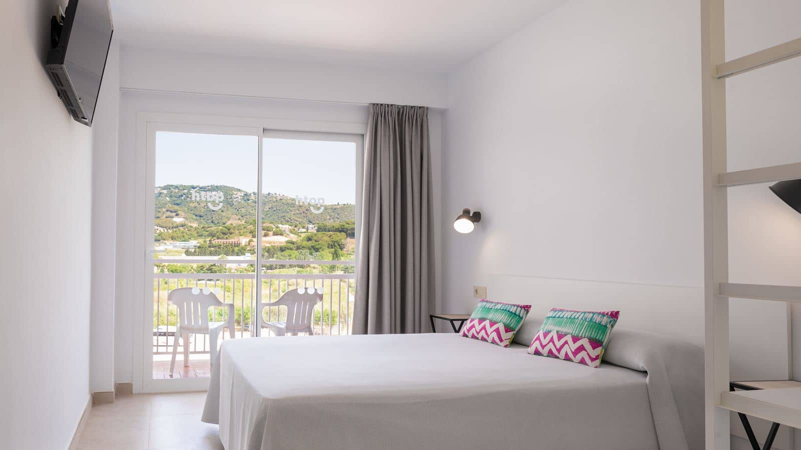 rooms-double-standard-pool-view-balcony-or-terrace