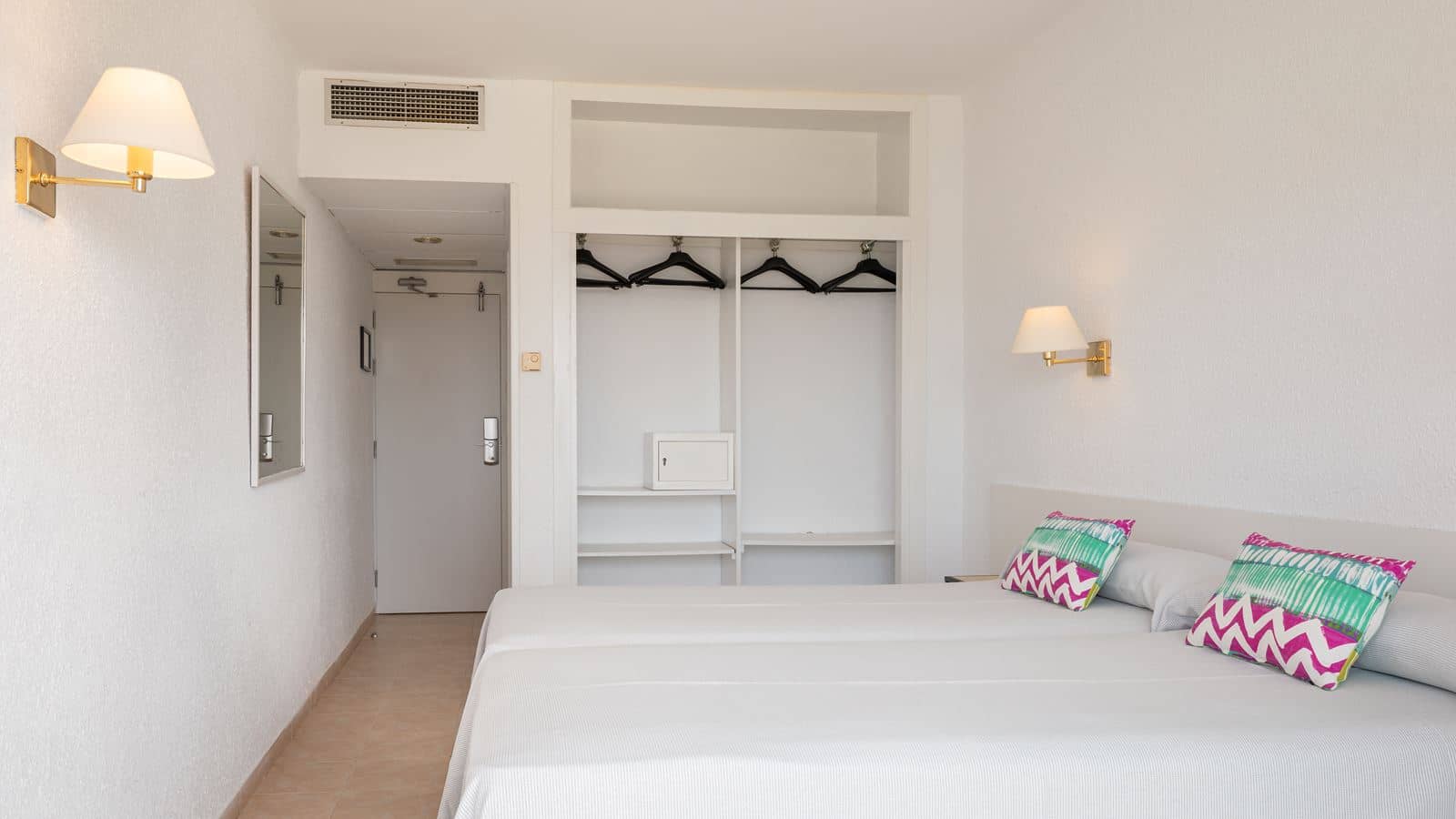 rooms-double-standard-balcony-or-terrace