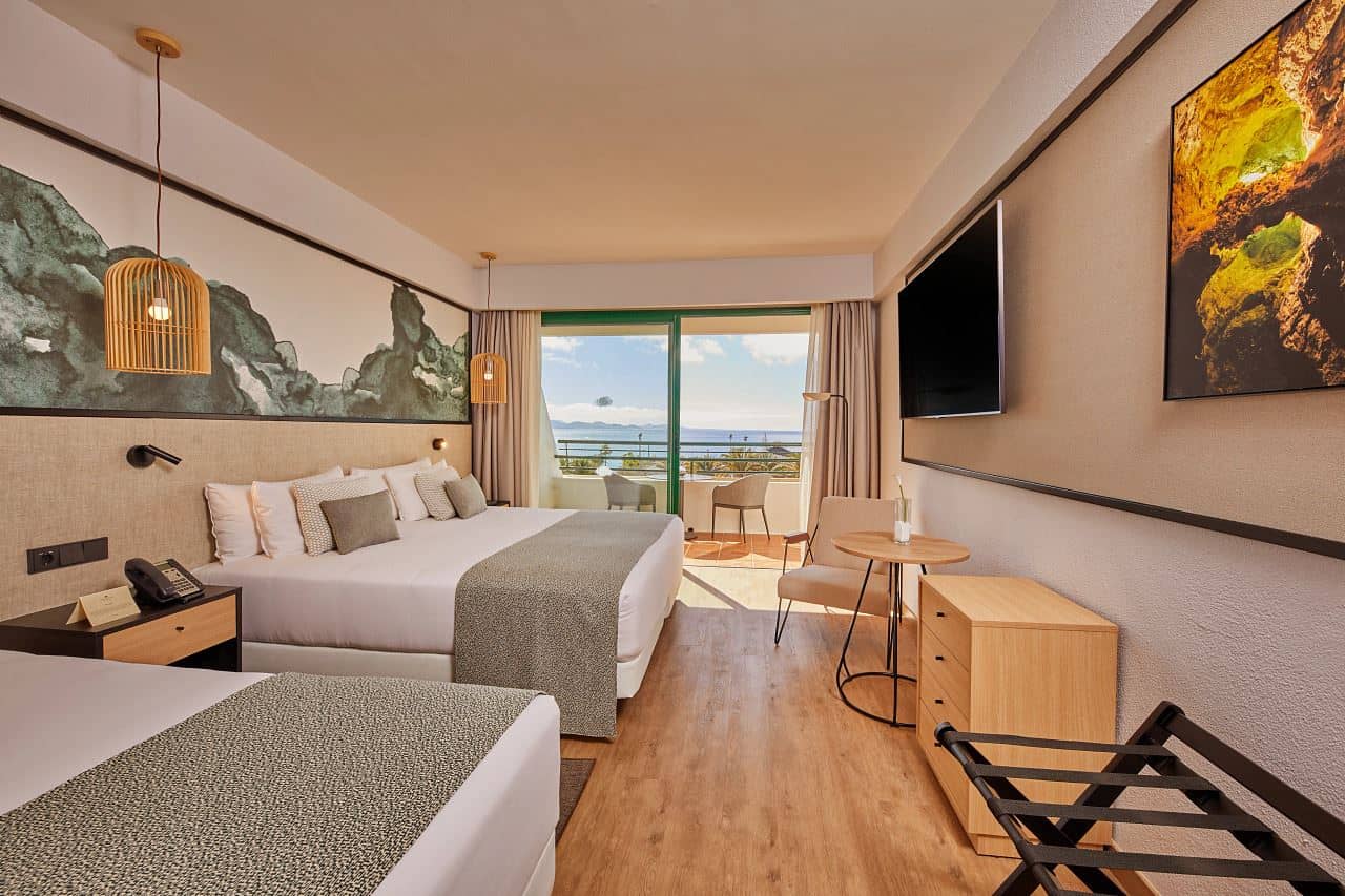 rooms-family-room--balcony-or-terrace