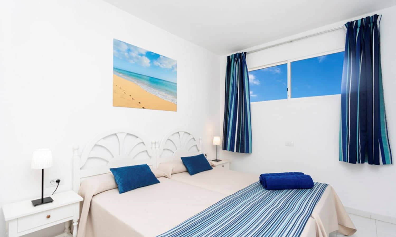 rooms-standard-room-pool-view-with-balcony