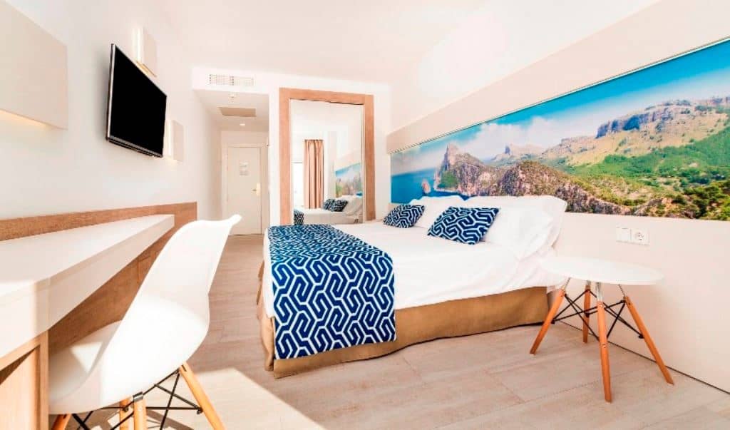 rooms-twin-room-balcony