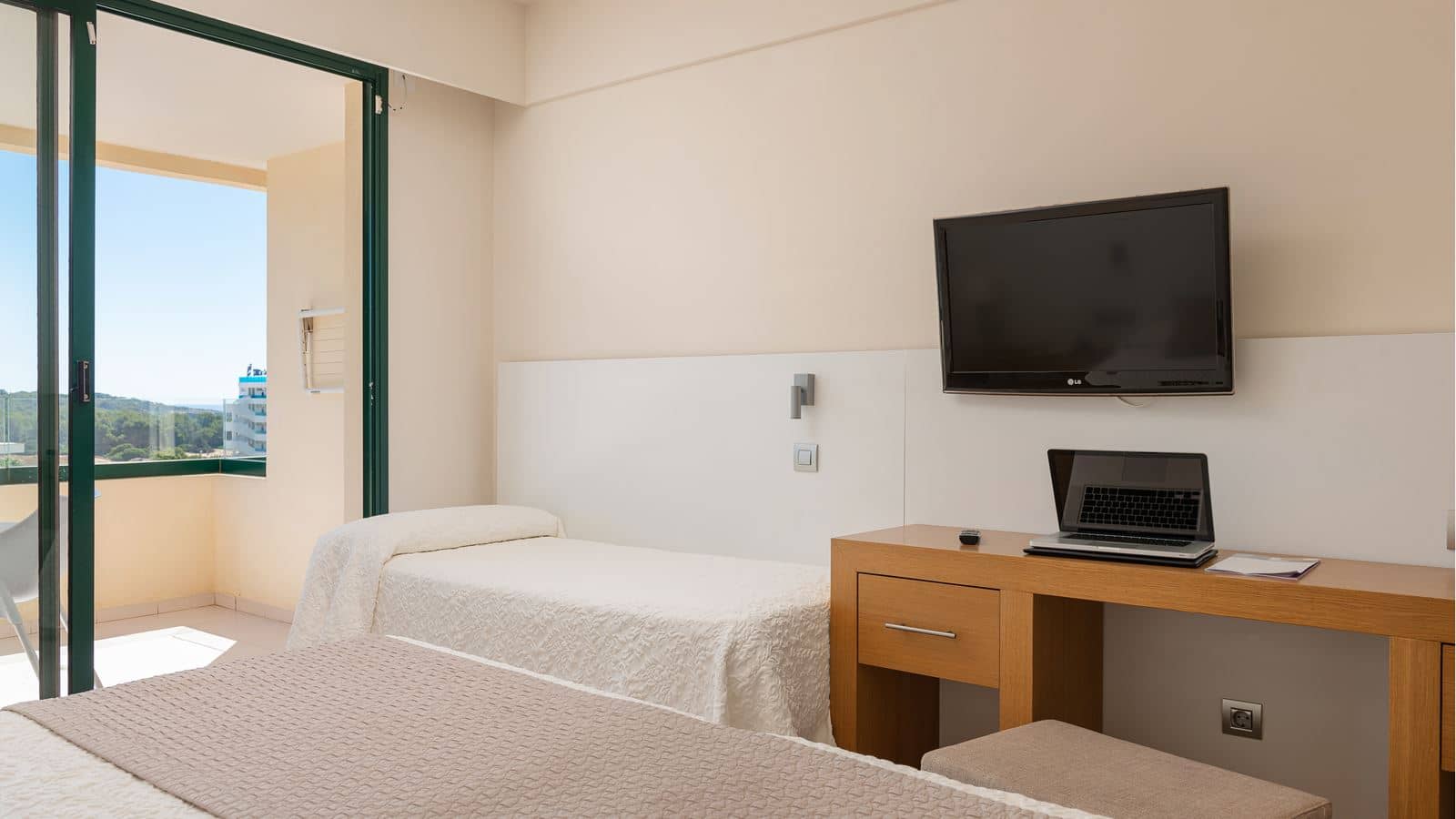 rooms-double-promo-with-balcony