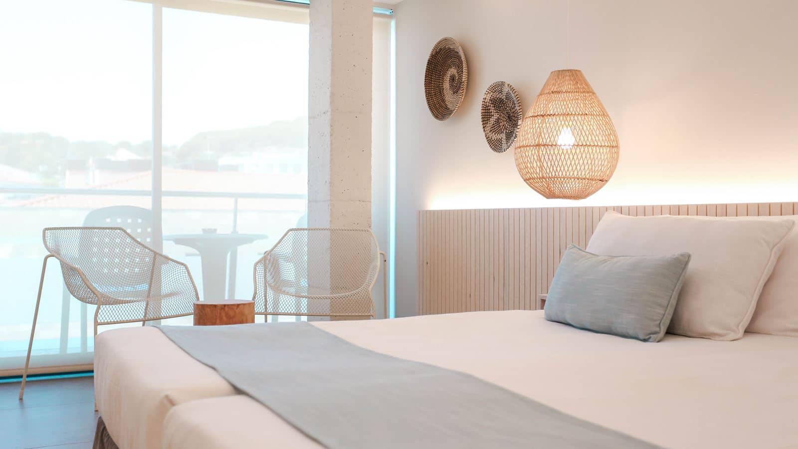 rooms-mediterranean-lateral-sea-view-balcony-or-terrace