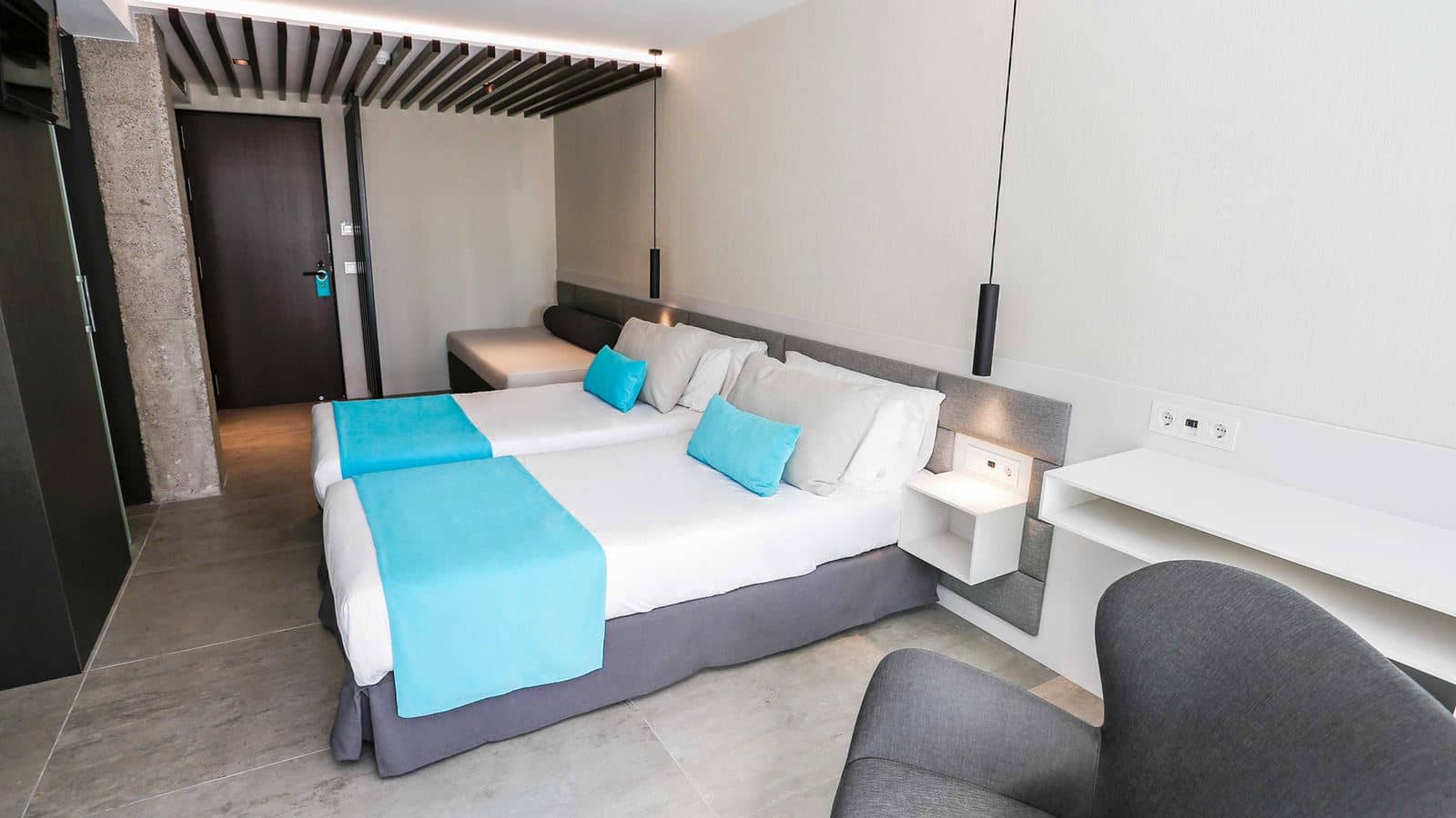 rooms-urban-room-pool-view-balcony-or-terrace