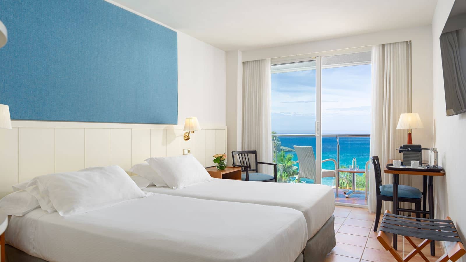 rooms-double-superior-sea-view-balcony-or-terrace