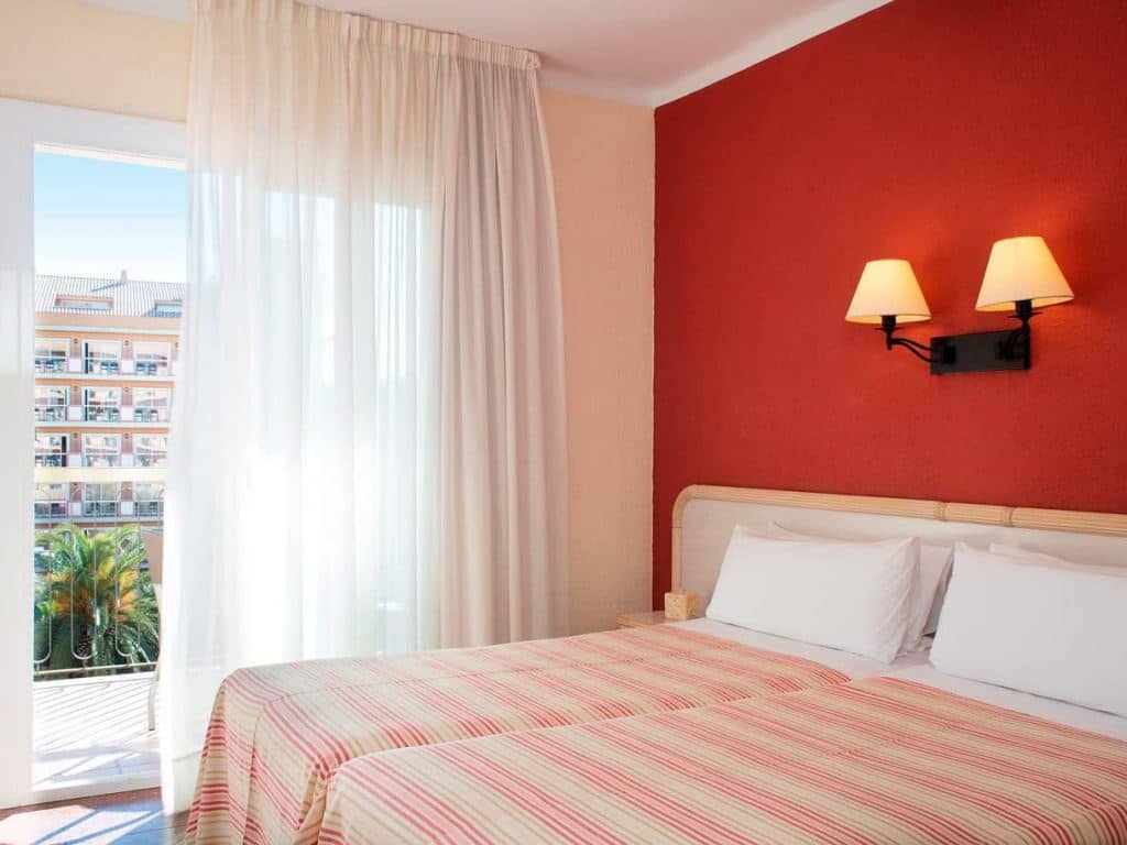 rooms-room-single-balcony-or-terrace