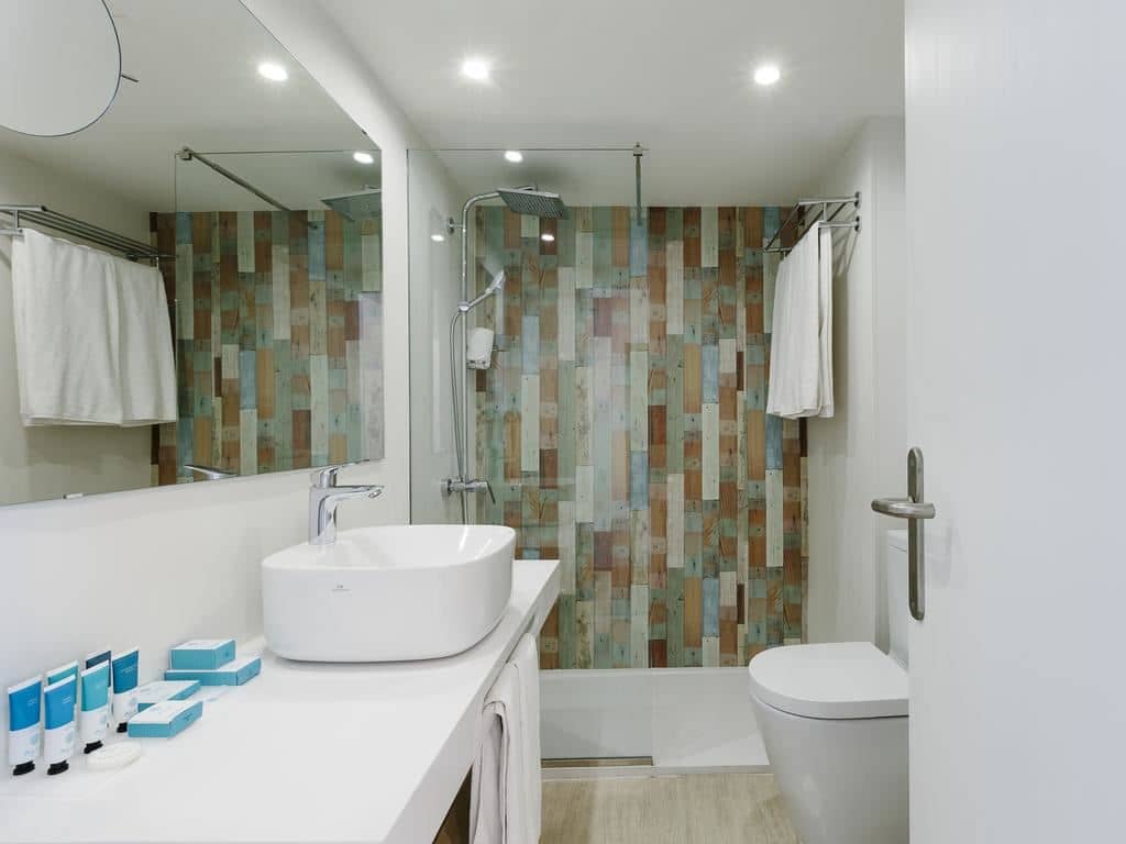 rooms-twin-room