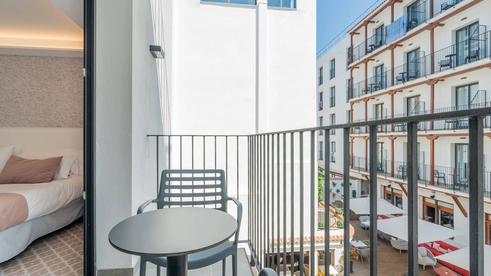 rooms-junior-suite-balcony