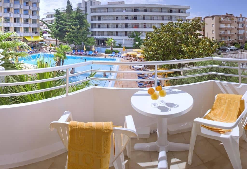 rooms-pool-view-room