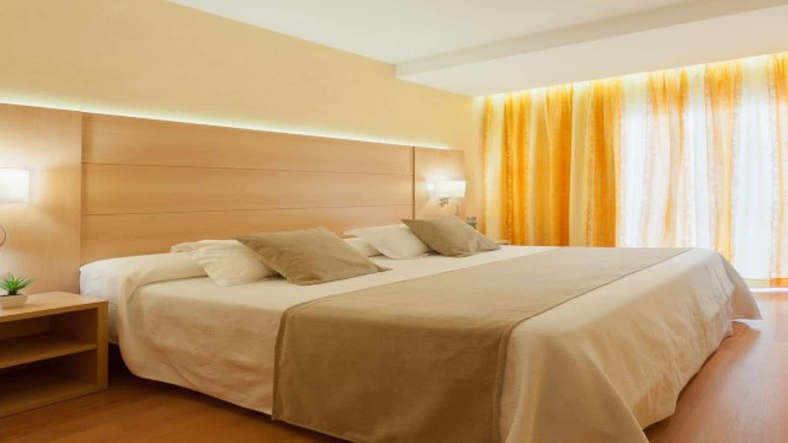 rooms-standard-room-terrace-or-balcony