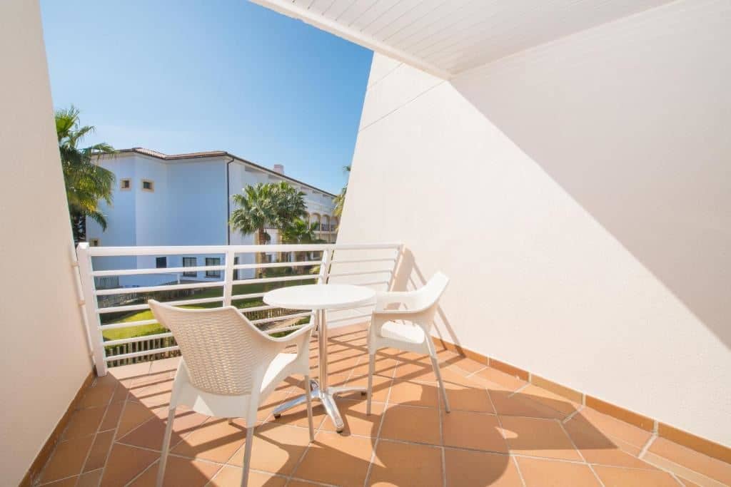 rooms-double-basic-balcony-or-terrace