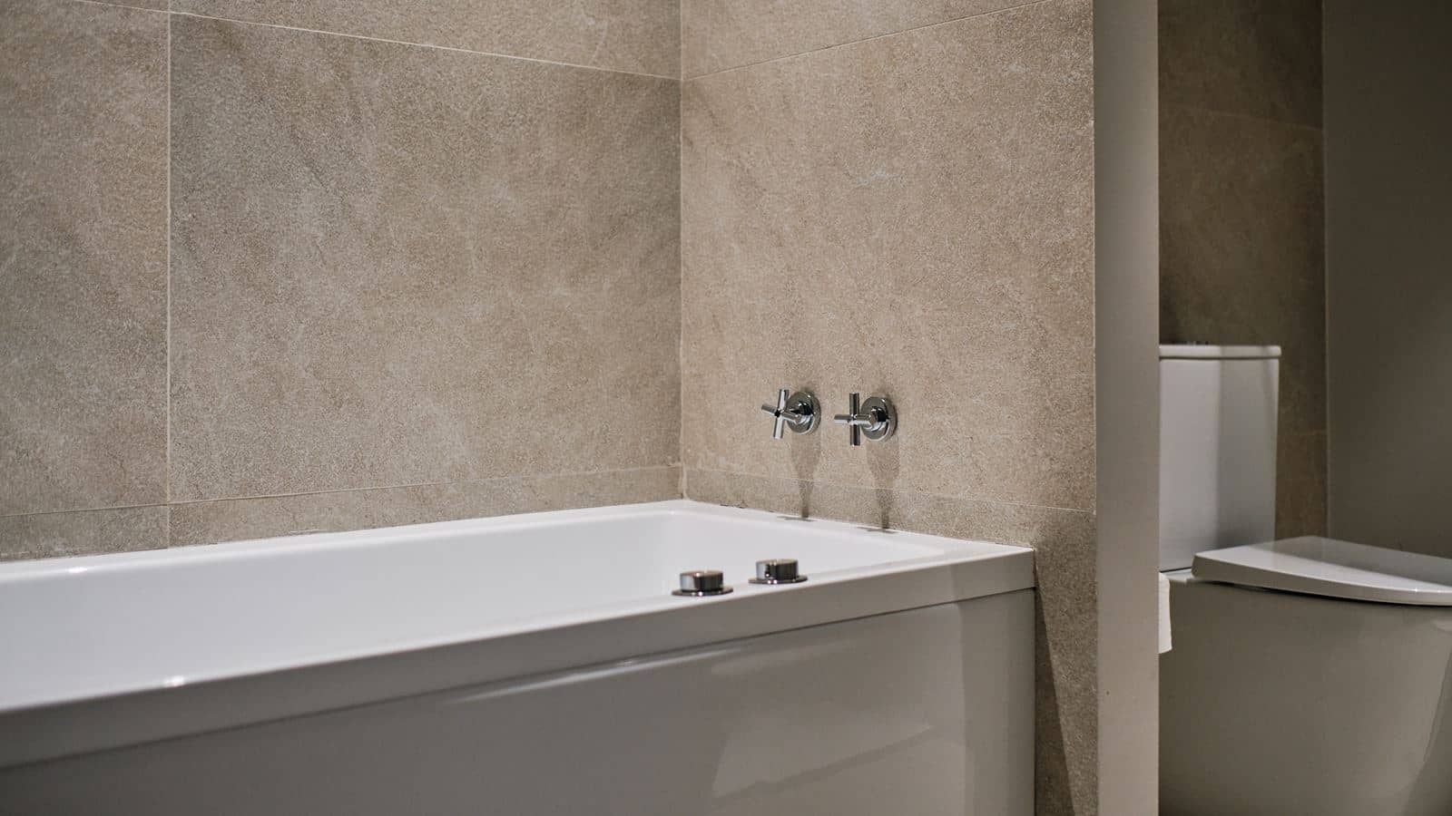 rooms-s2b-one-bedroom-suite-balcony-or-terrace
