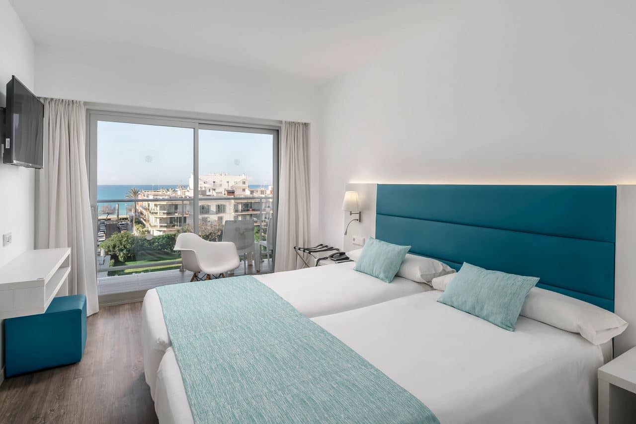 rooms-double-superior-front-sea-view-balcony-or-terrace