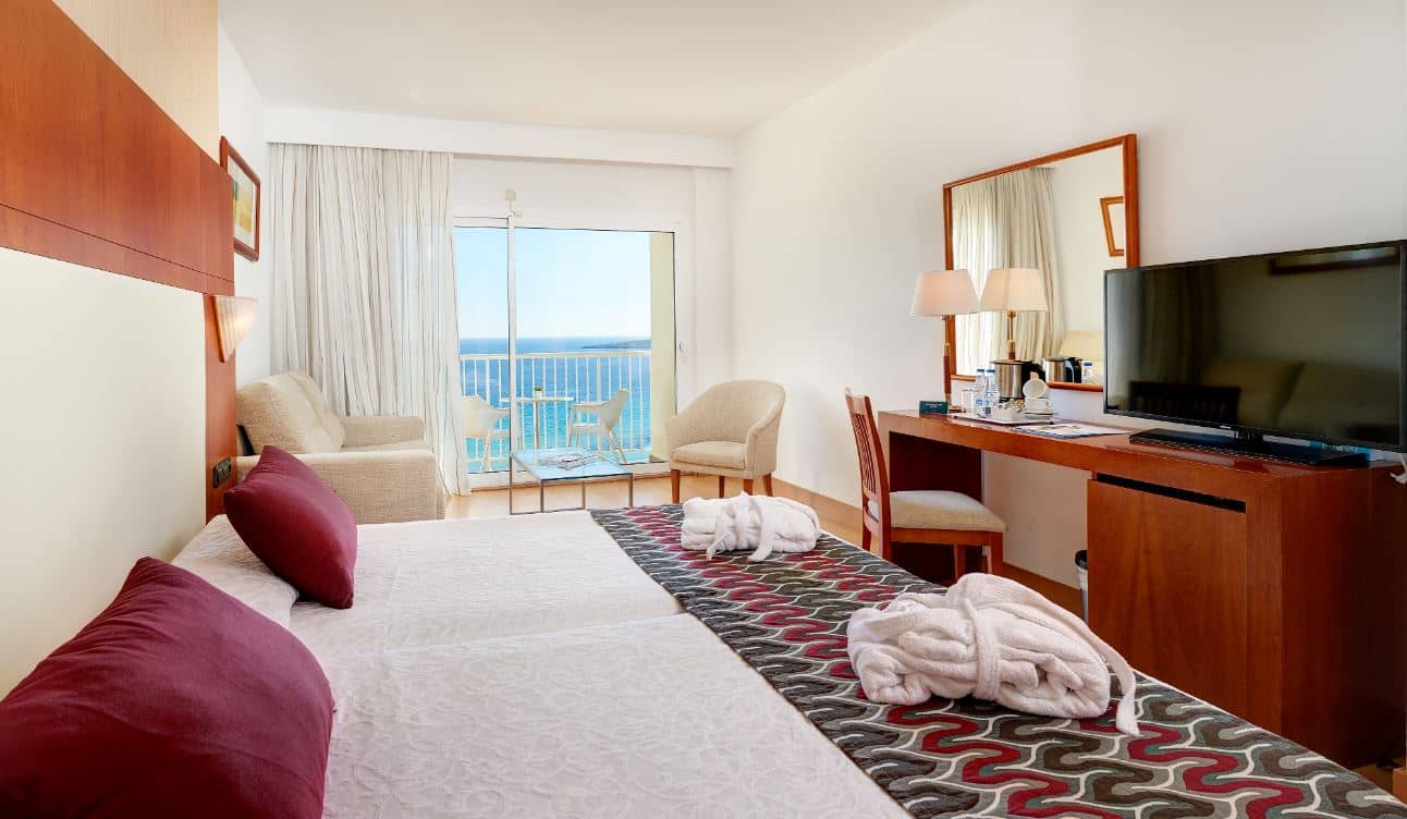 rooms-junior-suite-seaview-balcony-or-terrace