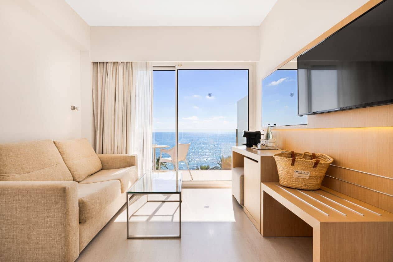 rooms-junior-suite-sea-view-balcony-or-terrace