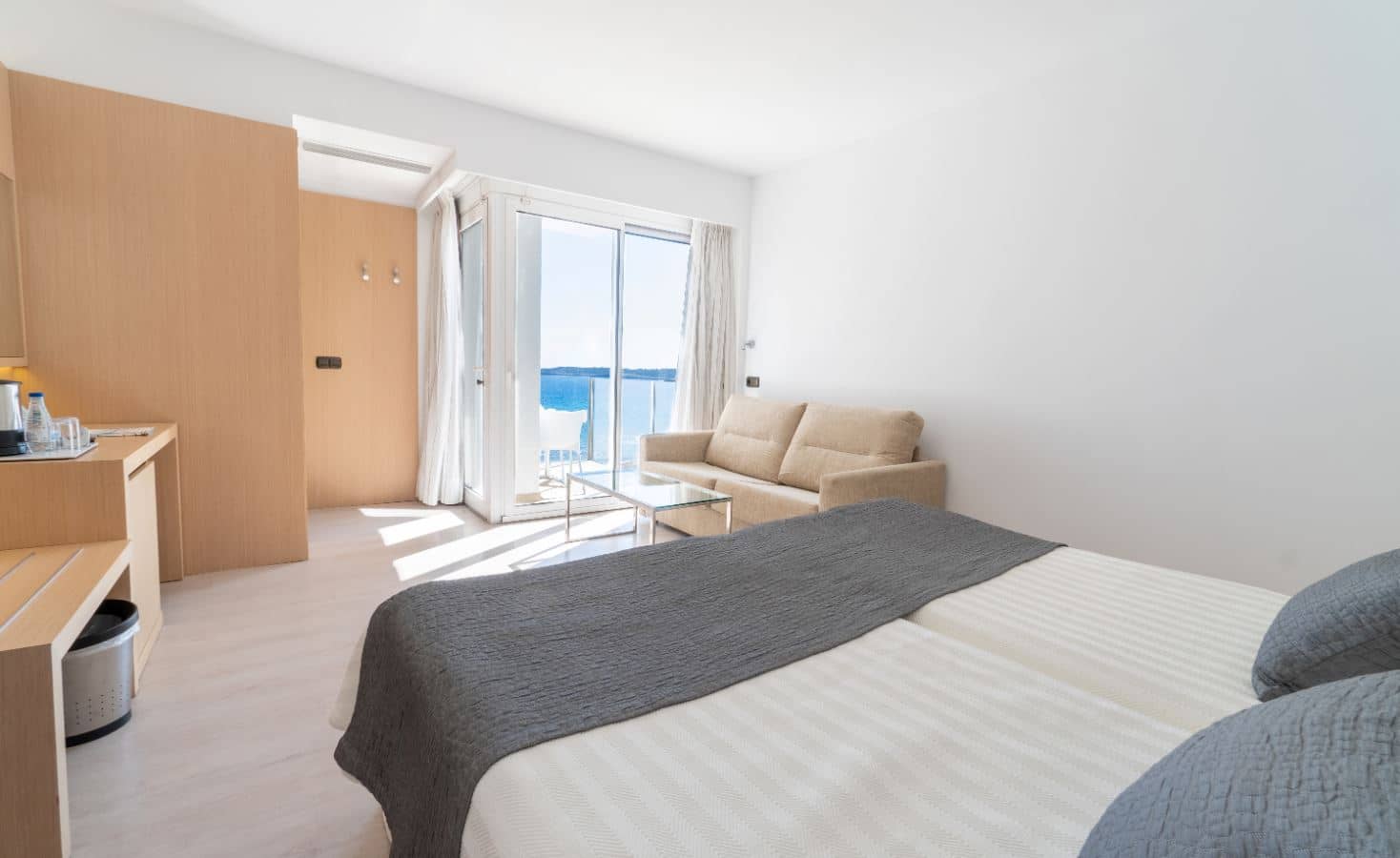 rooms-junior-suite-lateral-sea-view-balcony-or-terrace