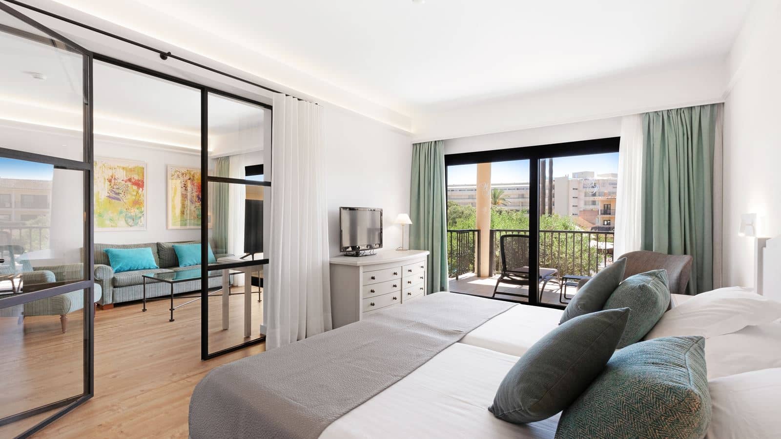 rooms-suite-balcony-or-terrace