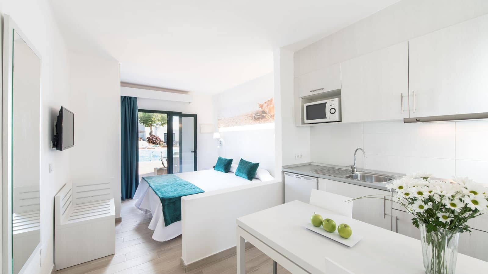 rooms-studio-superior-balcony-or-terrace