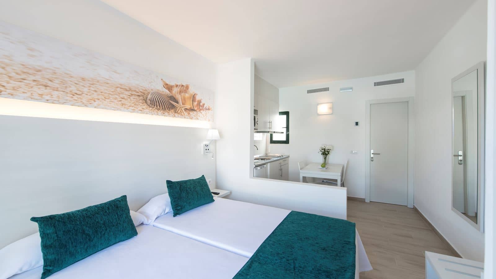 rooms-studio-superior-balcony-or-terrace