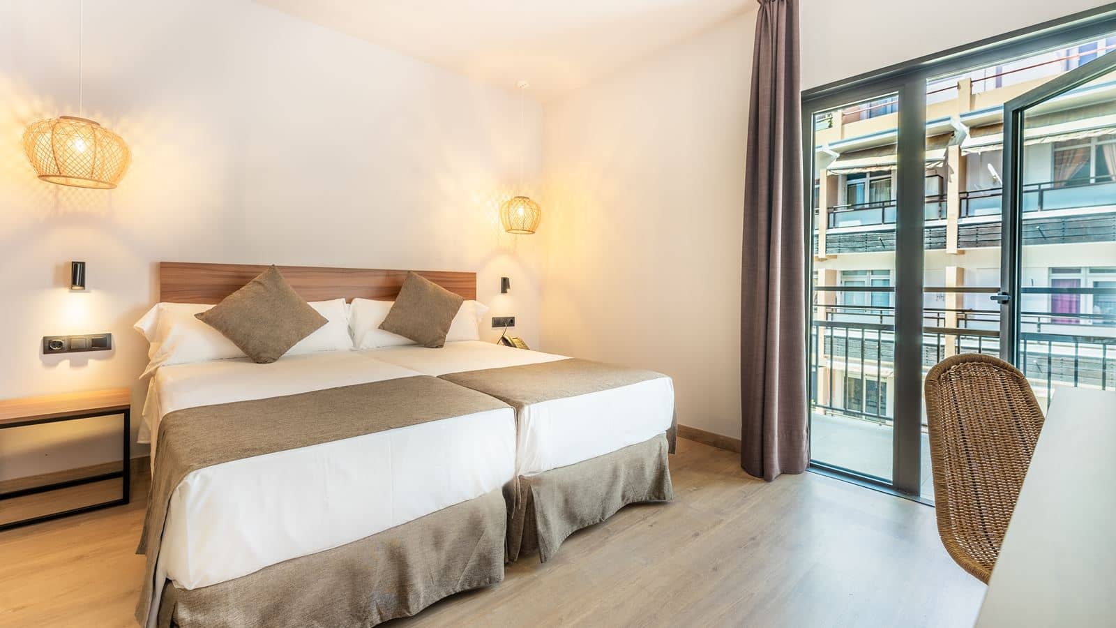 rooms-standard-with-balcony