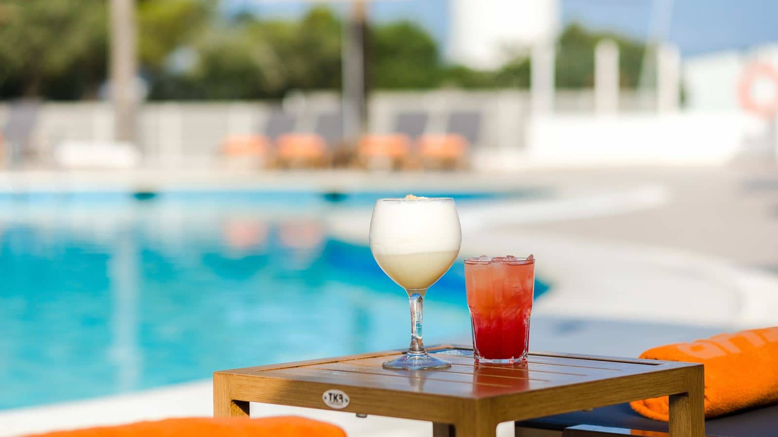 bars-bar-piscina