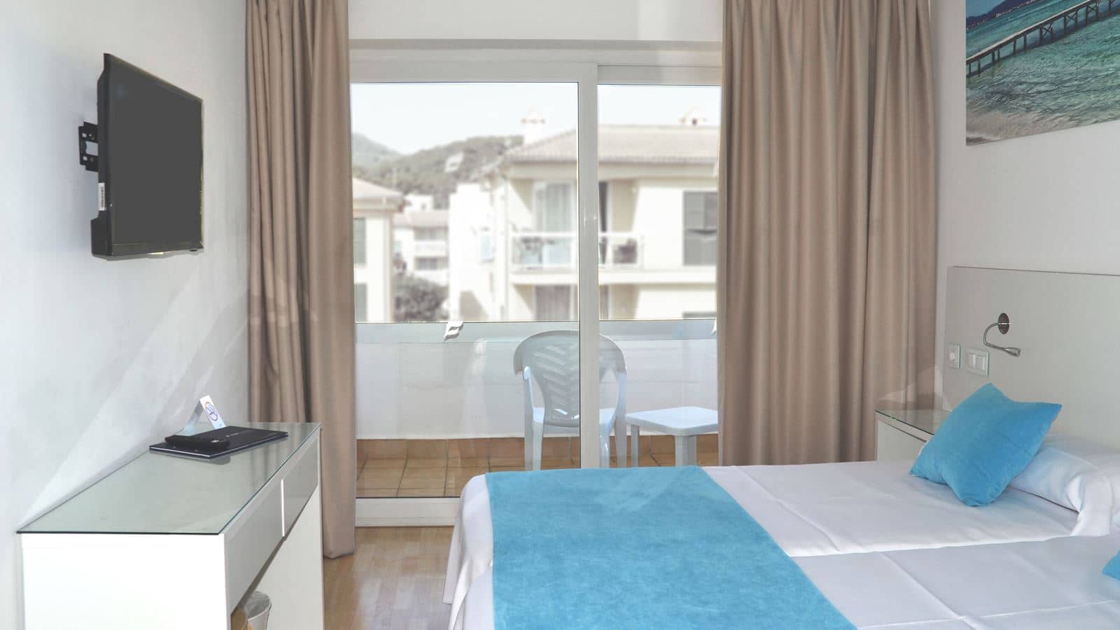 rooms-room-double-balcony