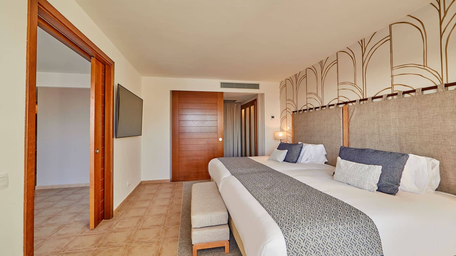 rooms-suite-swim-up-preferred-club-balcony-or-terrace