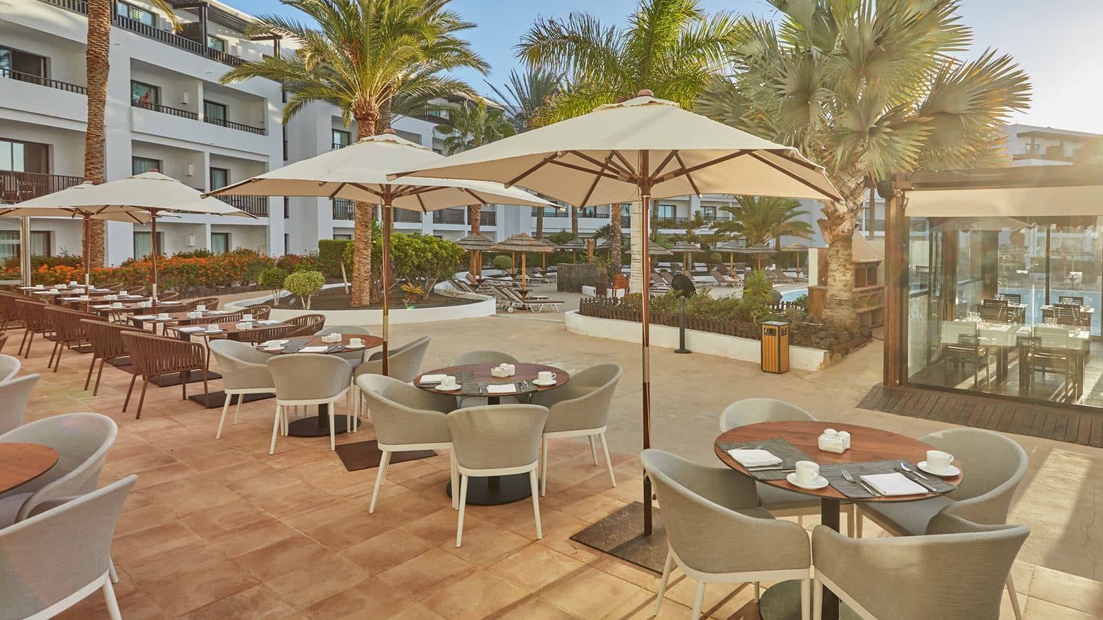 restaurants-world-café