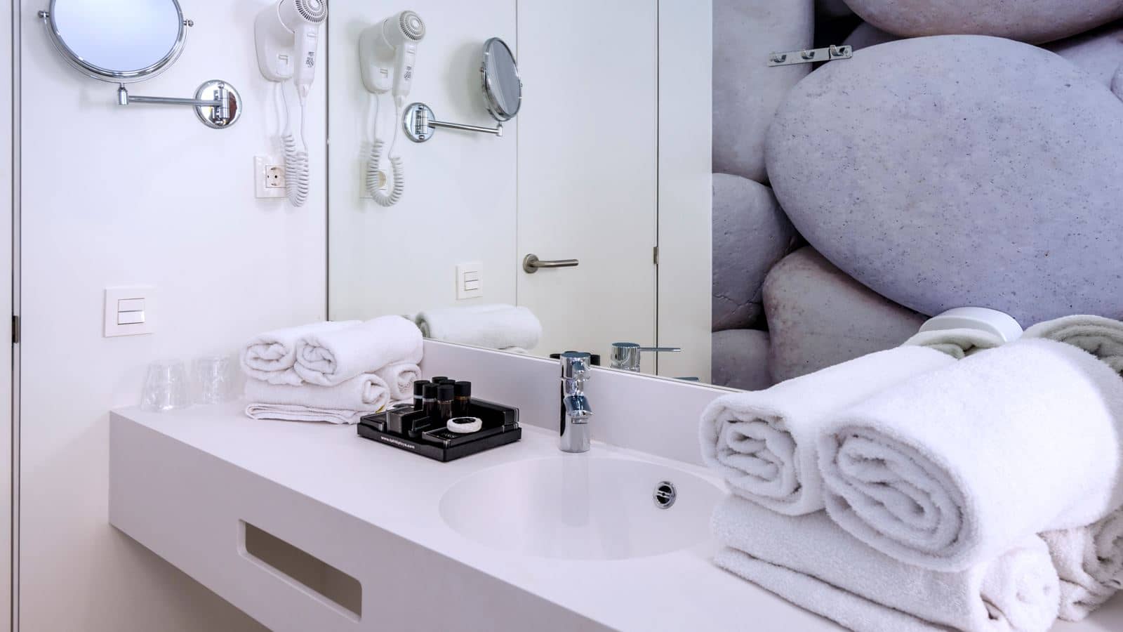 rooms-suite-vip-balcony-or-terrace