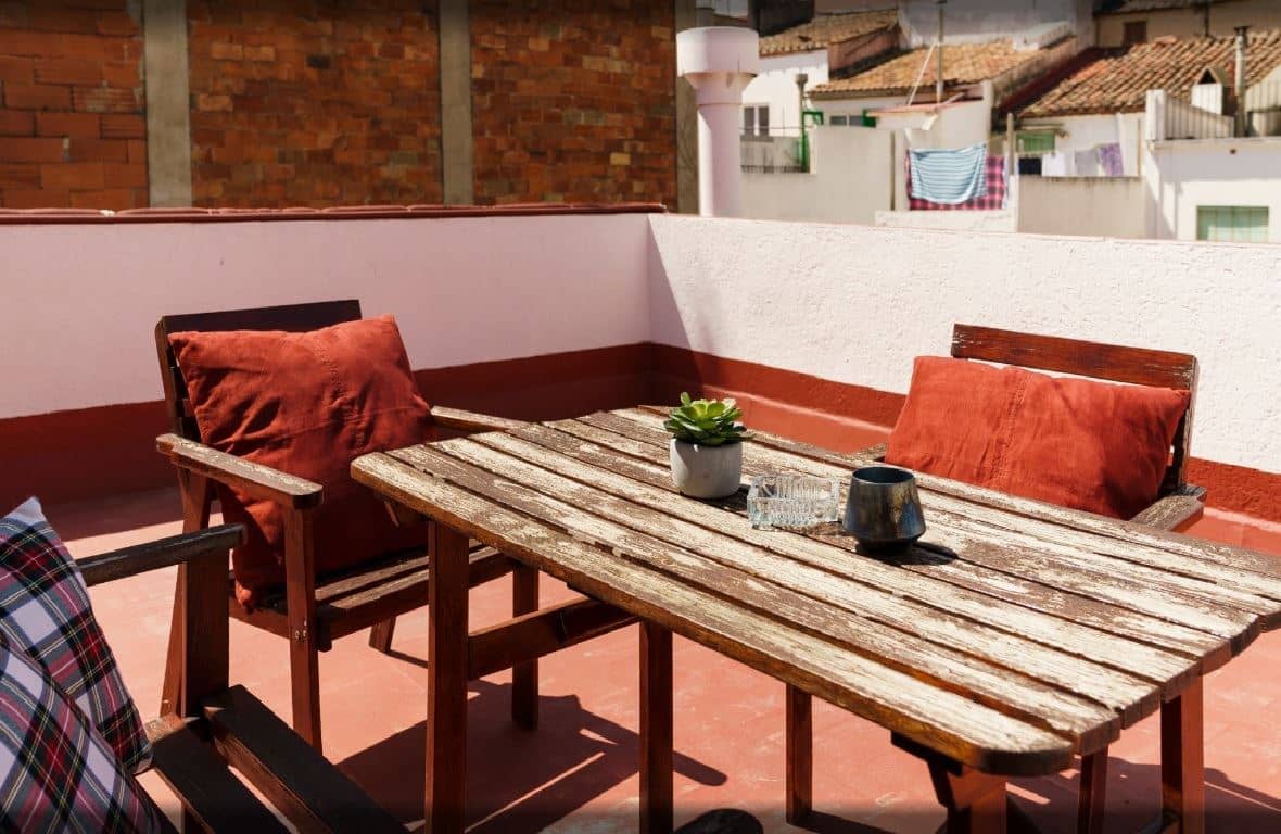 rooms-apartment-with-terrace