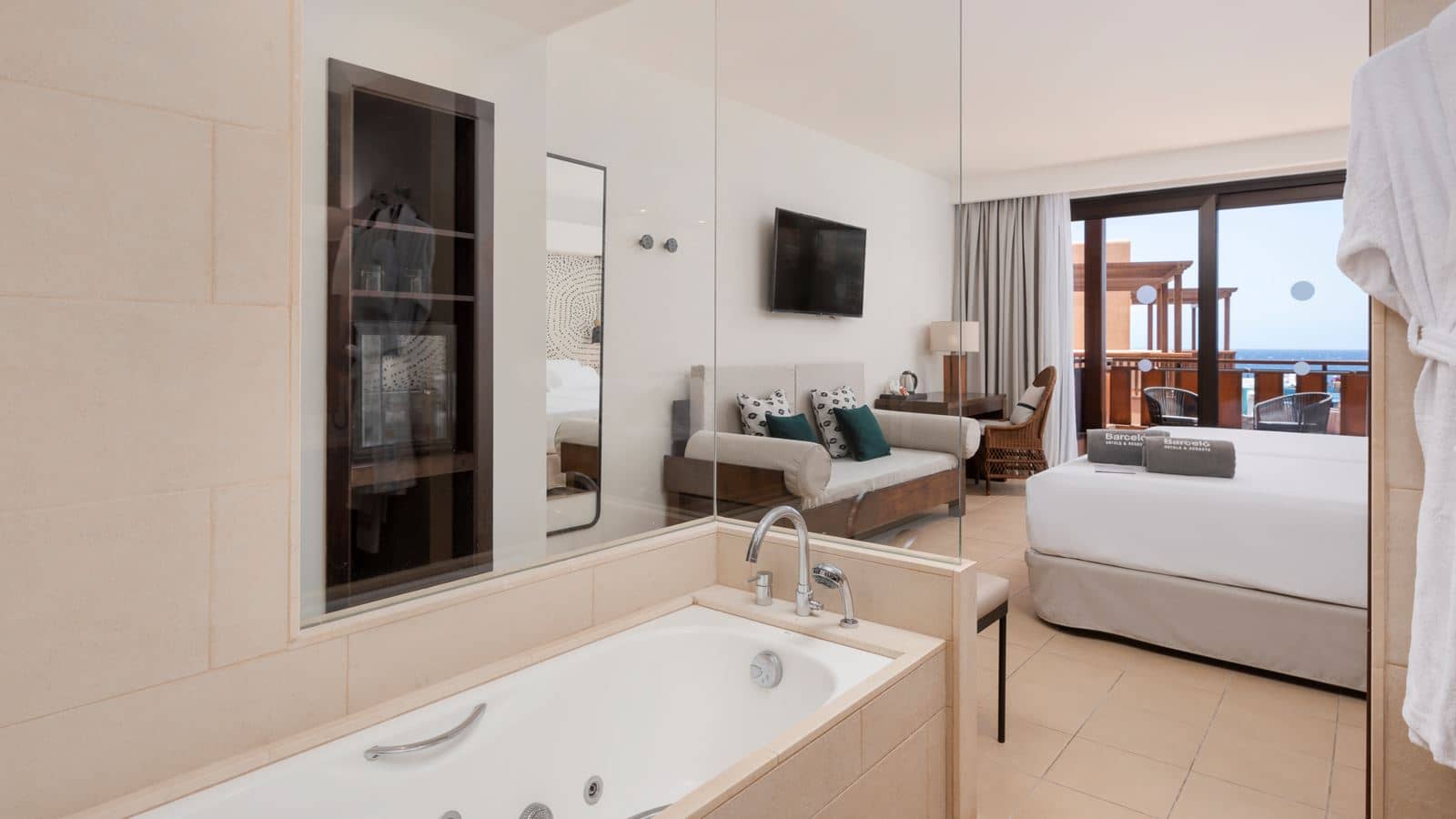 rooms-double-room-lateral-sea-view-balcony-or-terrace