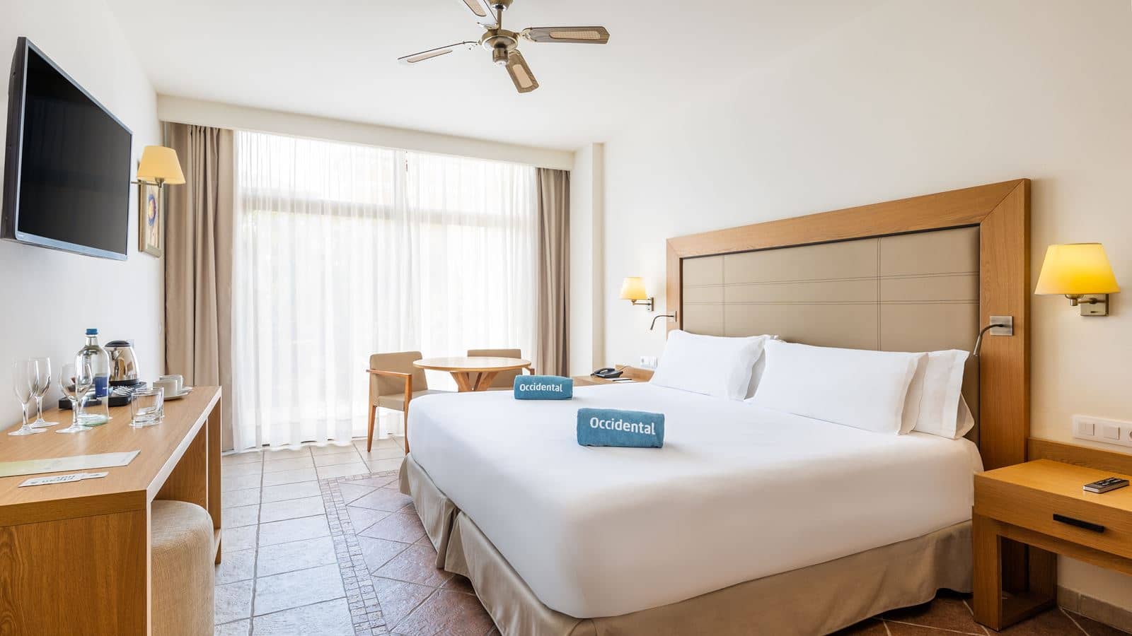 rooms-deluxe-room-ocean-view