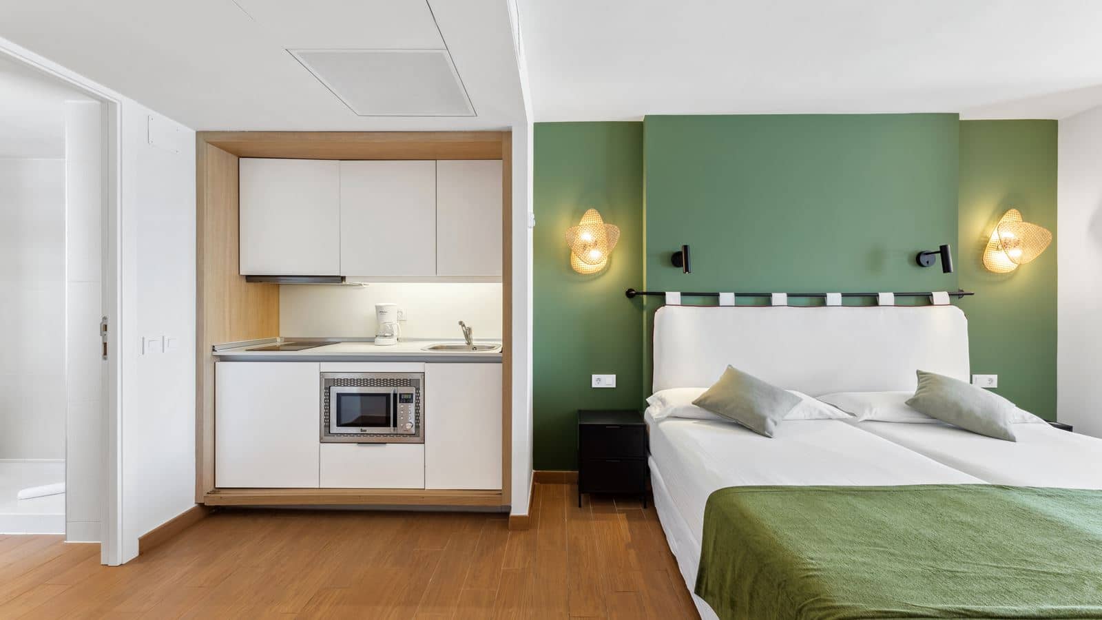 rooms-family-room-sea-view-balcony-or-terrace