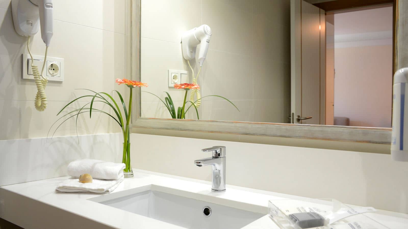 rooms-suite-1-bedroom-balcon-or-terrace