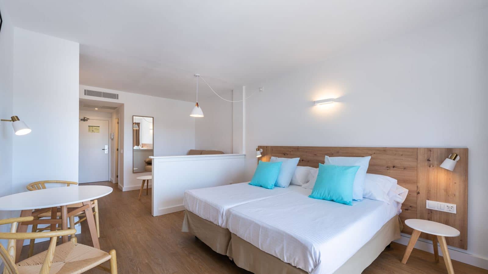 rooms-junior-suite--balcony-or-terrace