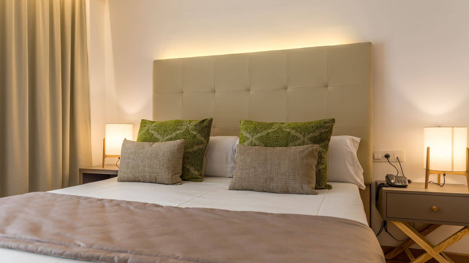 rooms-1-bedroom-suite-balcony-or-terrace