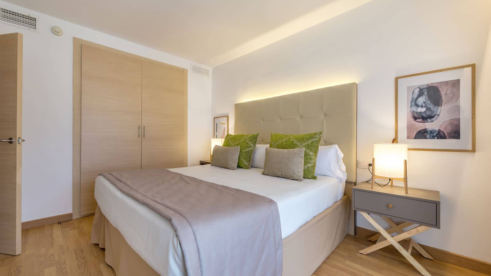 rooms-1-bedroom-suite-balcony-or-terrace