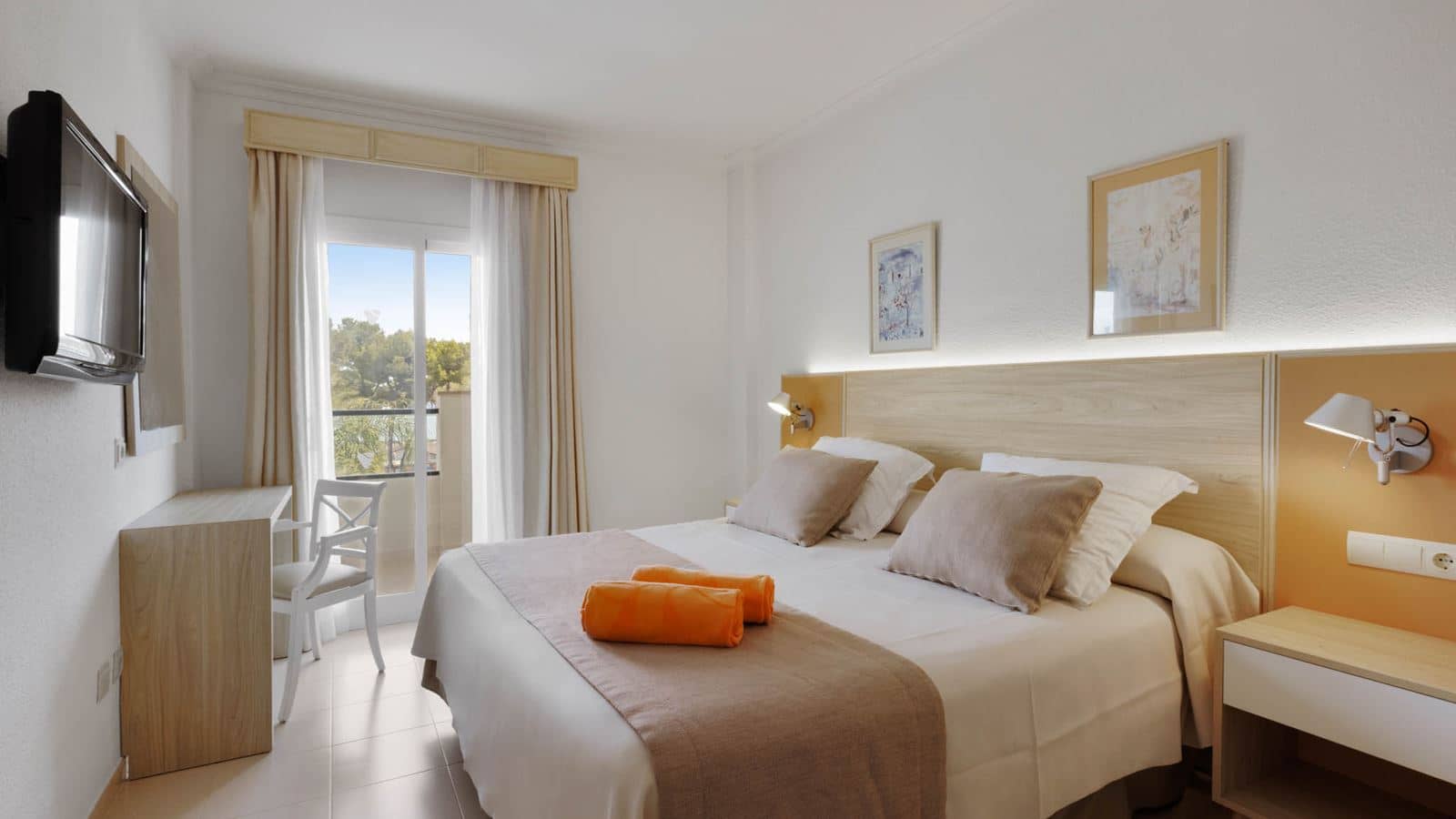 rooms-apt-1-bedroom-pool-view