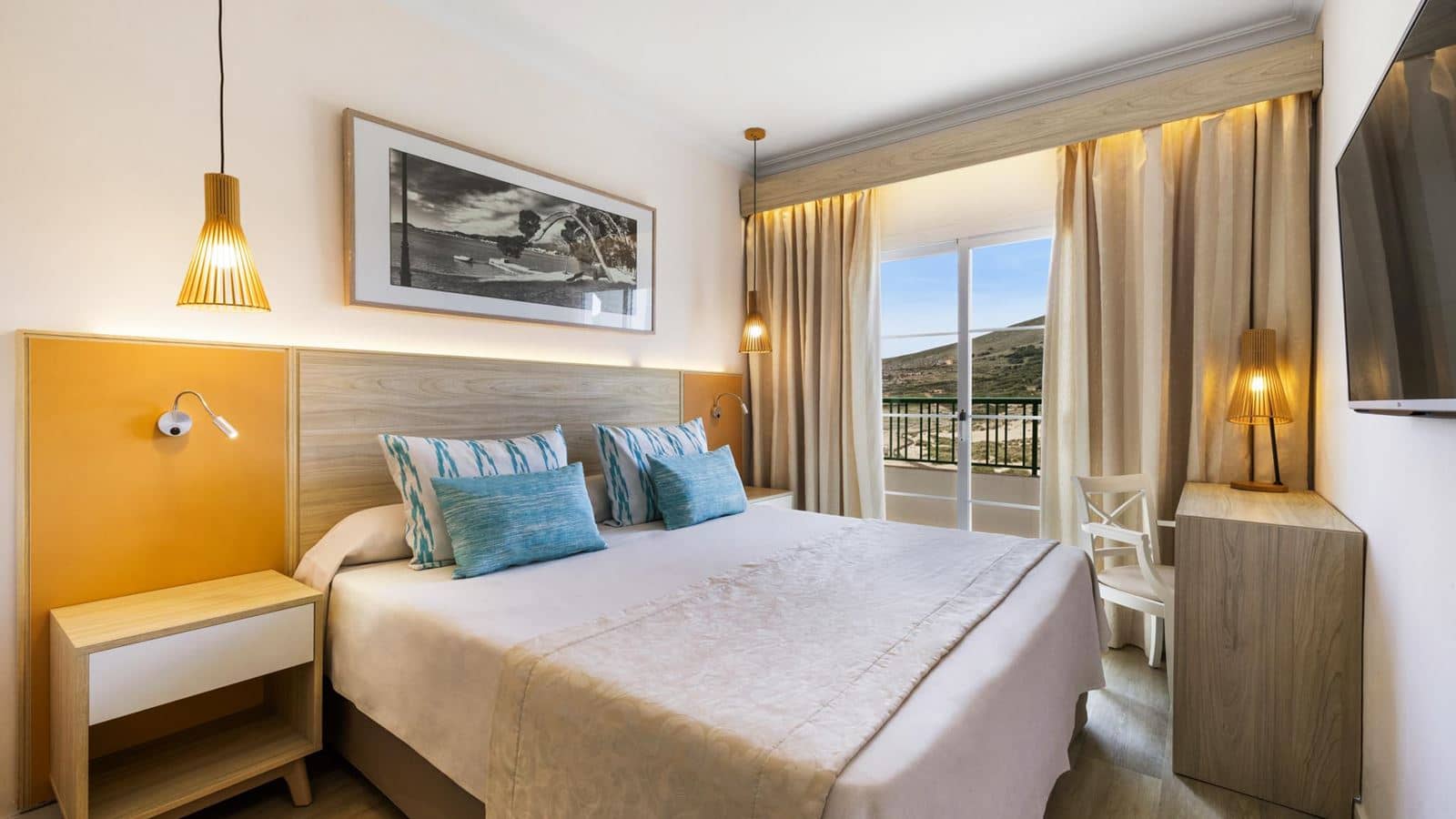 rooms-apt-1-bedroom-royal-terrace-sea-view