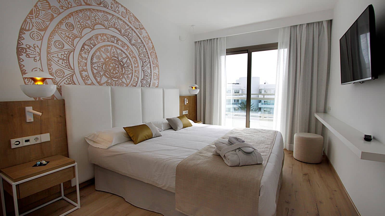 rooms-suite-room-balcony-or-terrace