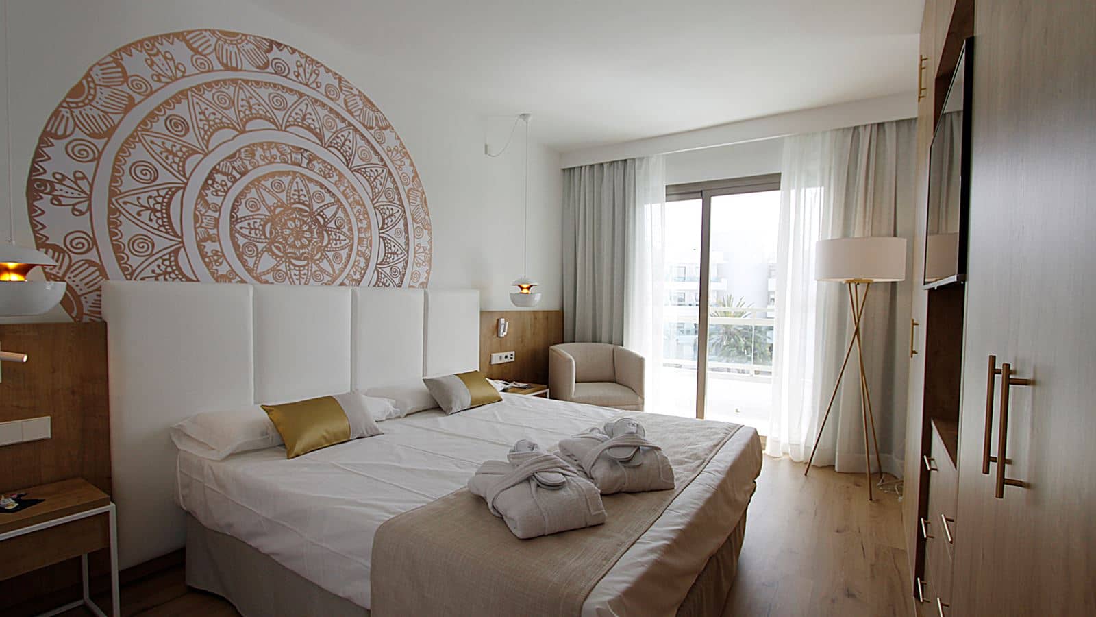 rooms-suite-premium-with-jacuzzi-balcony-or-terrace