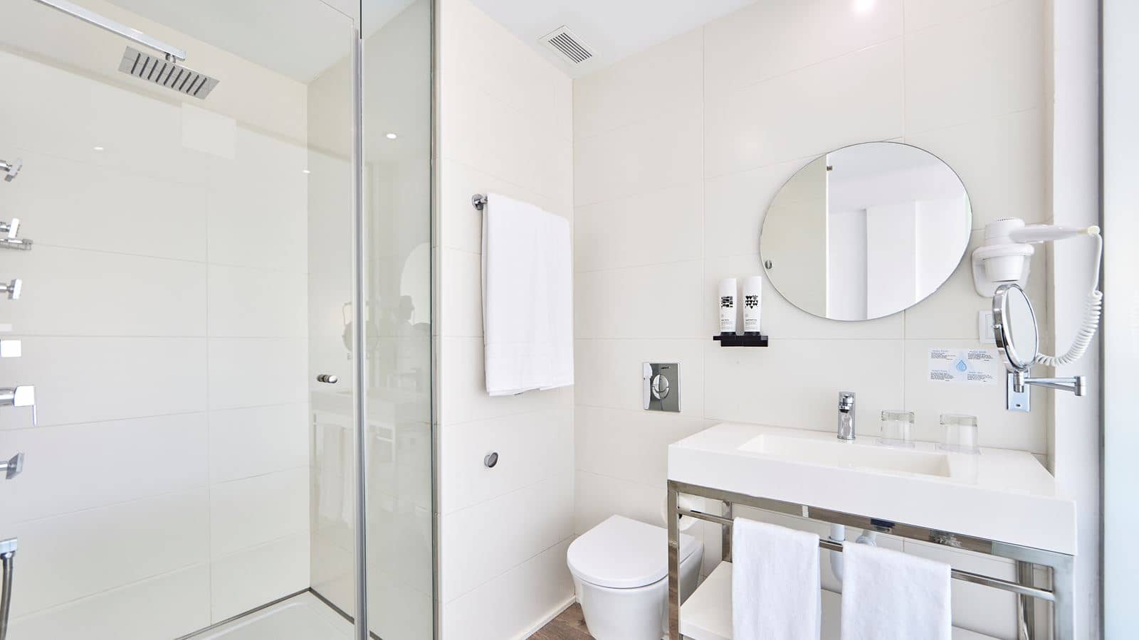 rooms-lux-double-deluxe-with-balcony-upper-floors