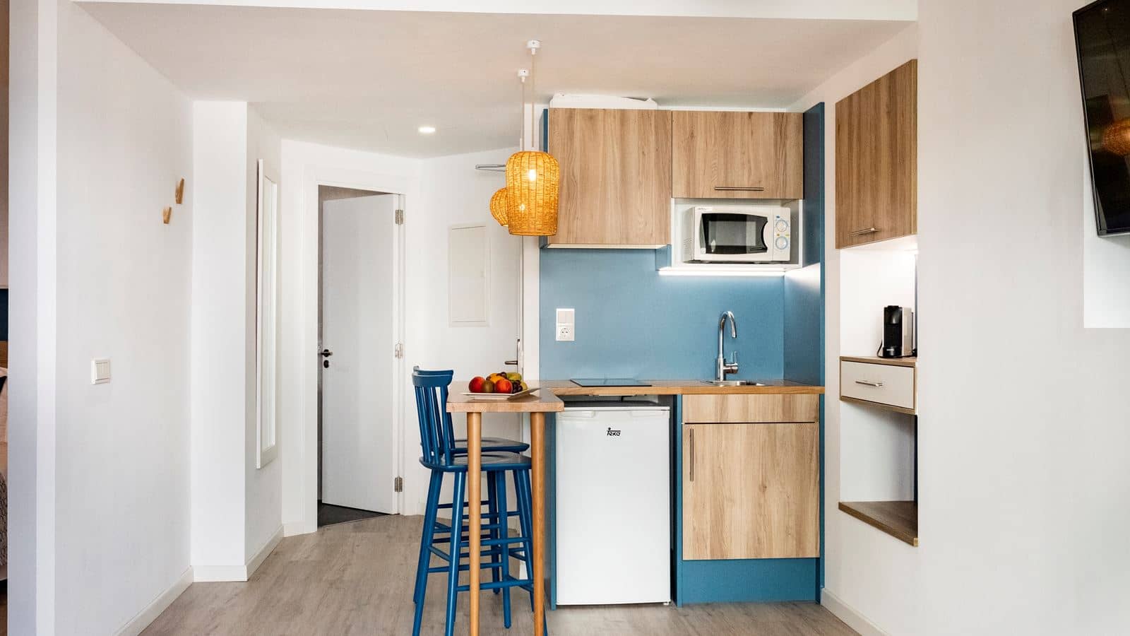 rooms-apartment-lateral-sea-view