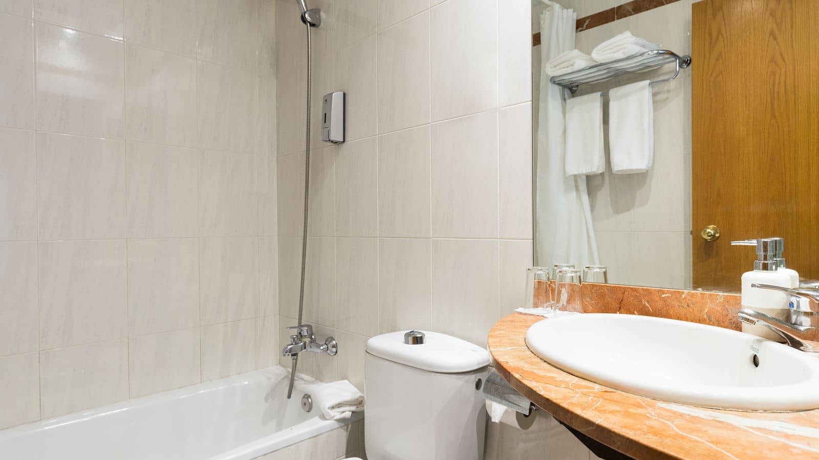 rooms-double-superior-two-double-beds