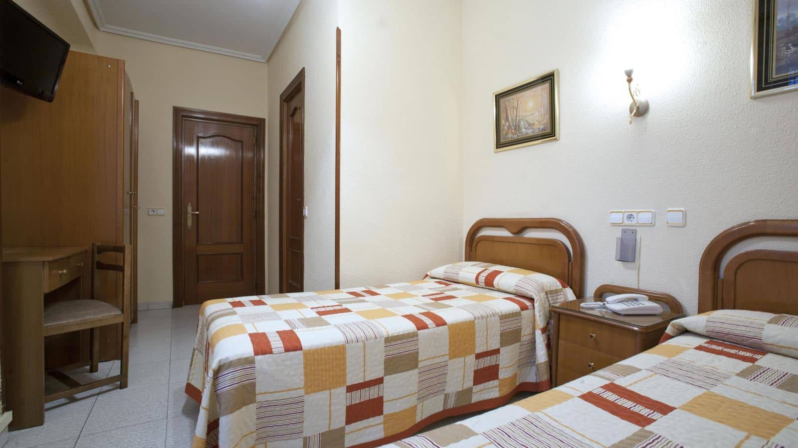 rooms-double-two-double-beds